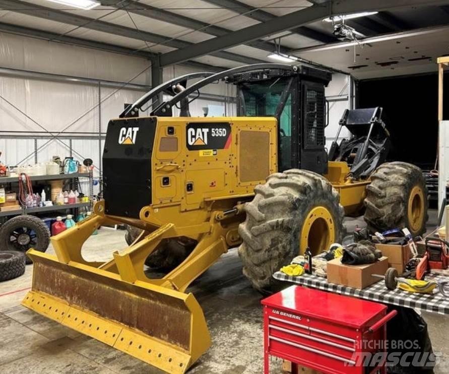 CAT 535D Skidery