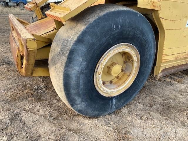 CAT 613B Skrobaki