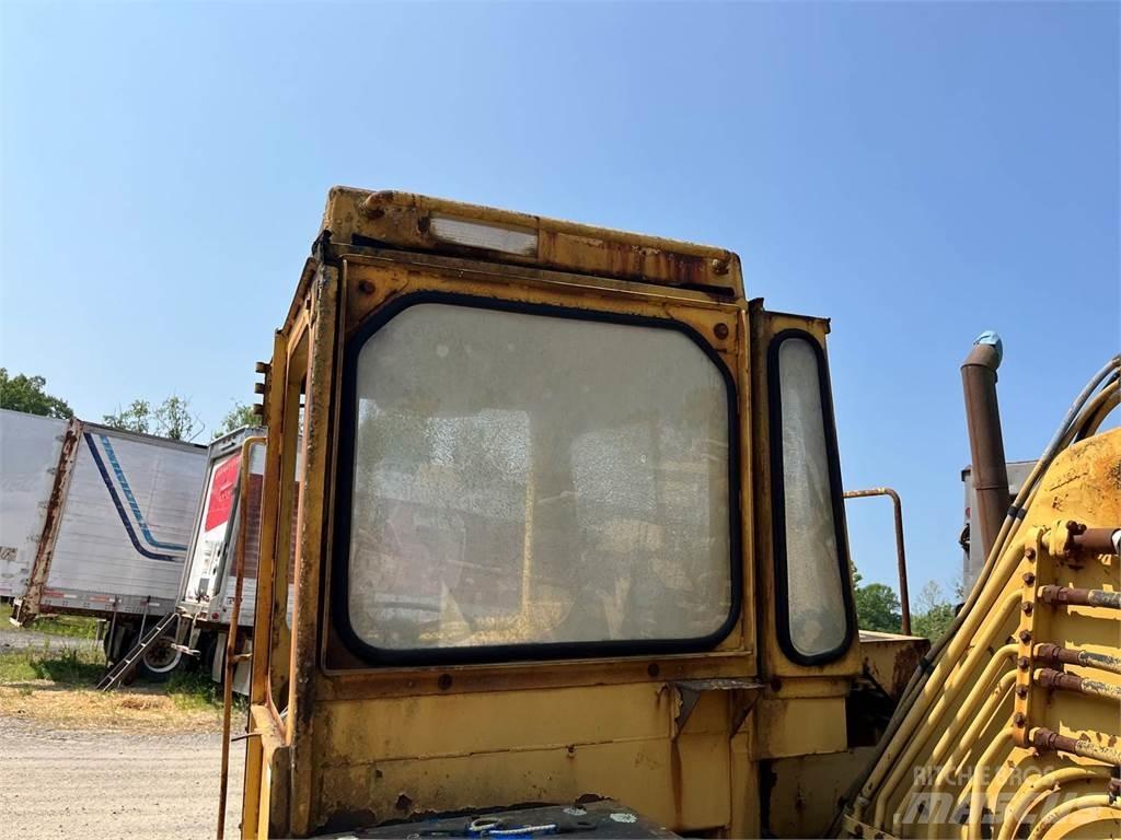 CAT 613C Skrobaki
