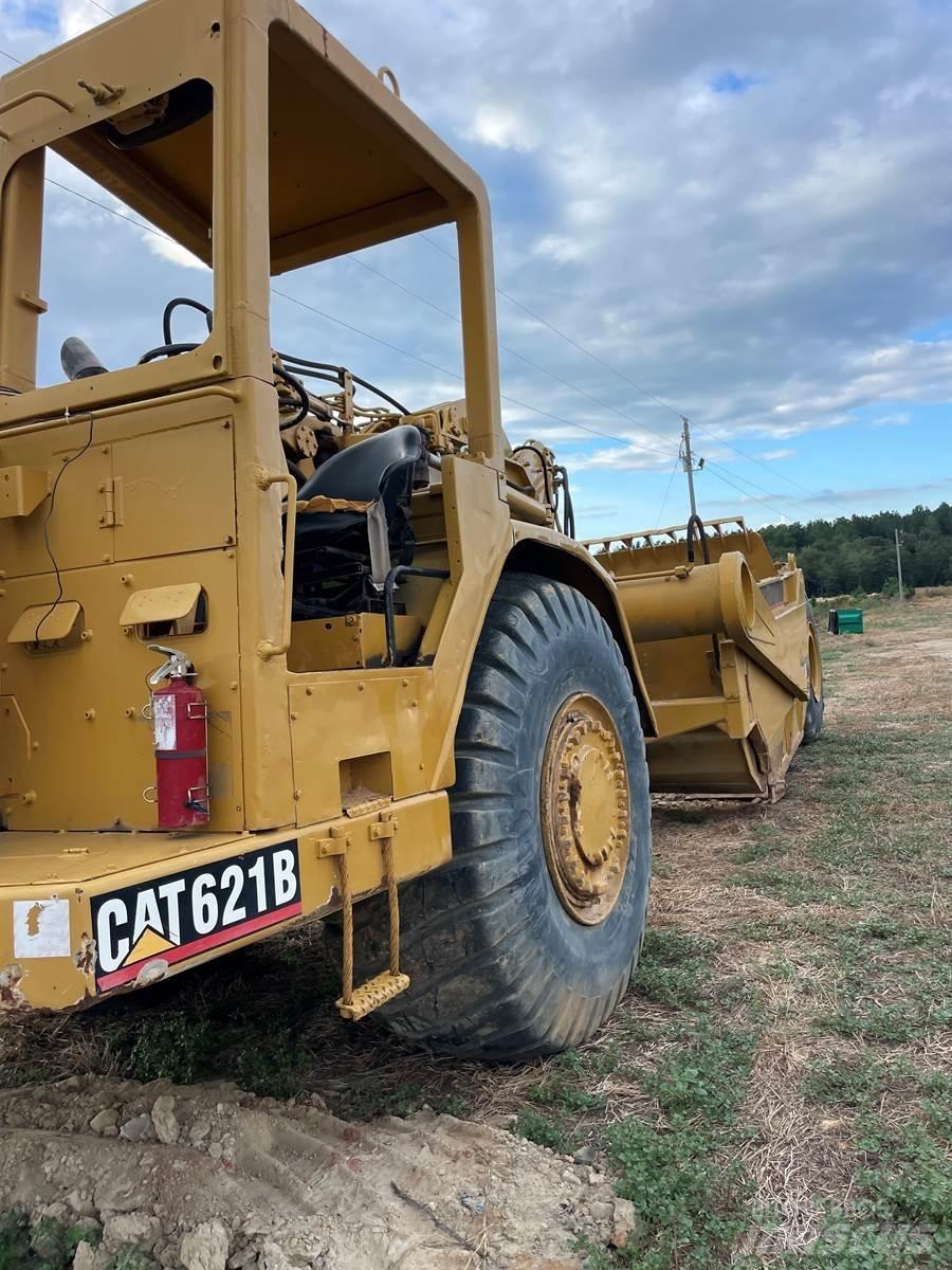 CAT 621B Skrobaki