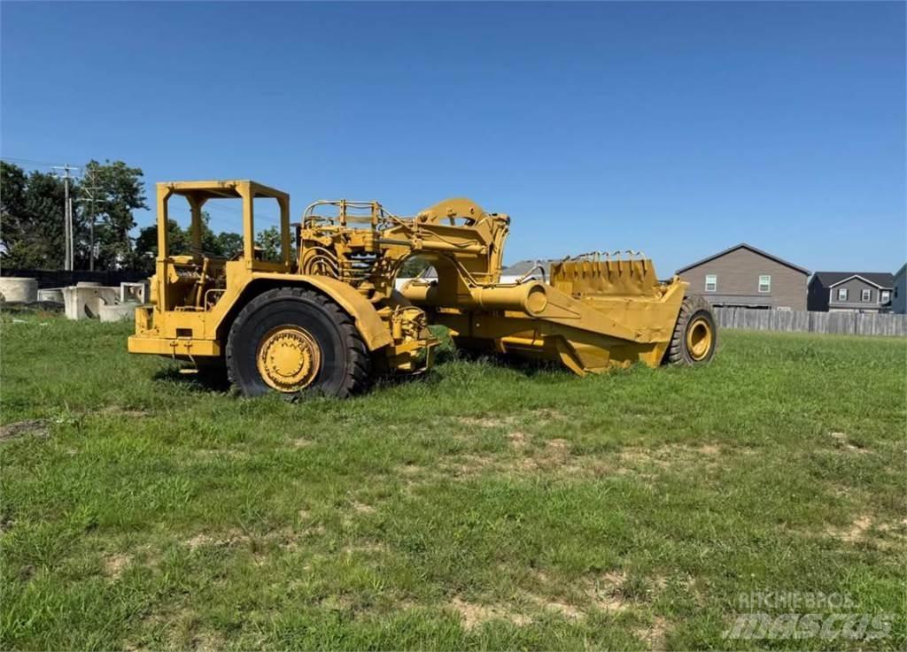 CAT 621B Skrobaki