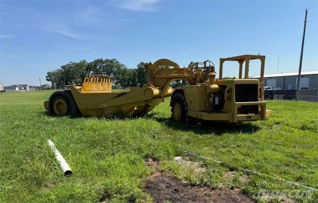 CAT 621B Skrobaki