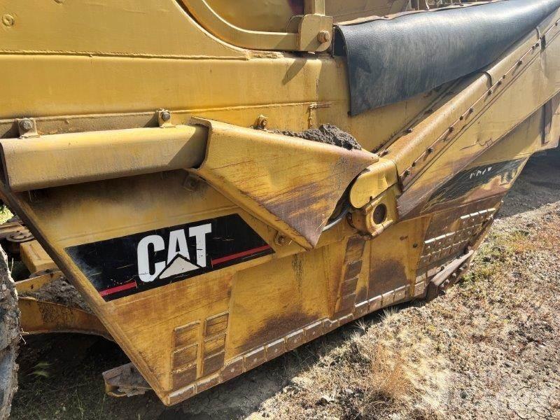 CAT 621E Skrobaki