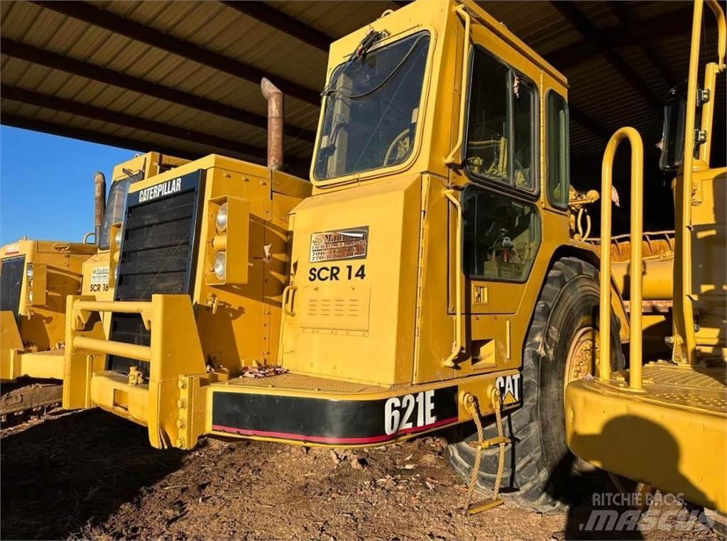 CAT 621E Skrobaki