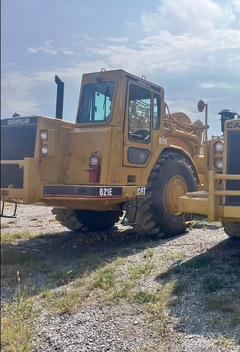 CAT 621E Skrobaki
