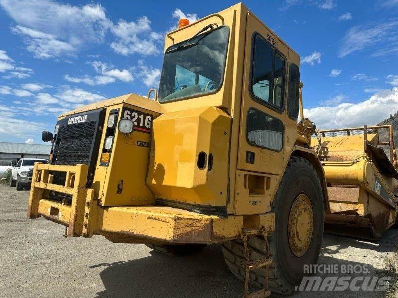 CAT 621G Skrobaki