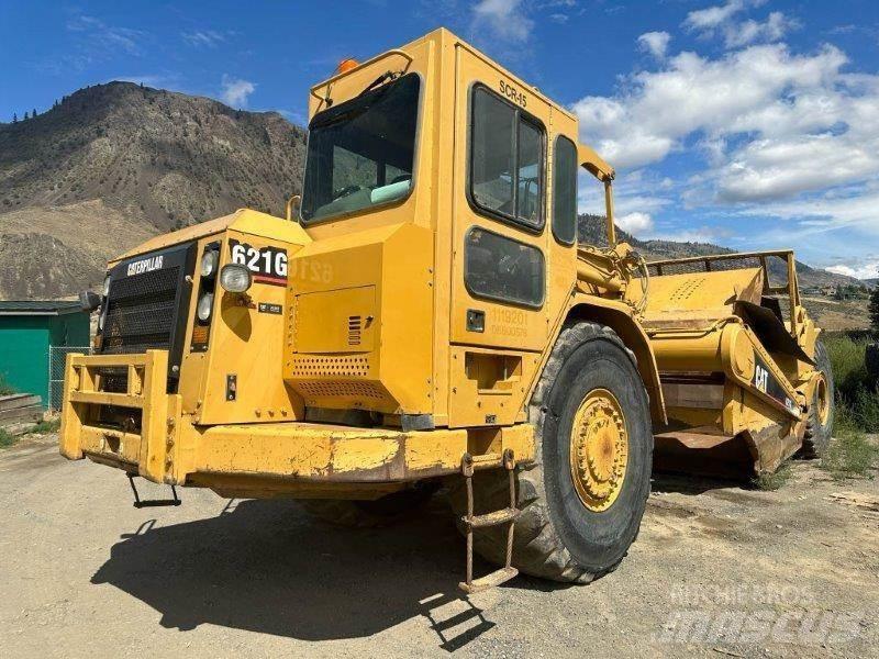 CAT 621G Skrobaki