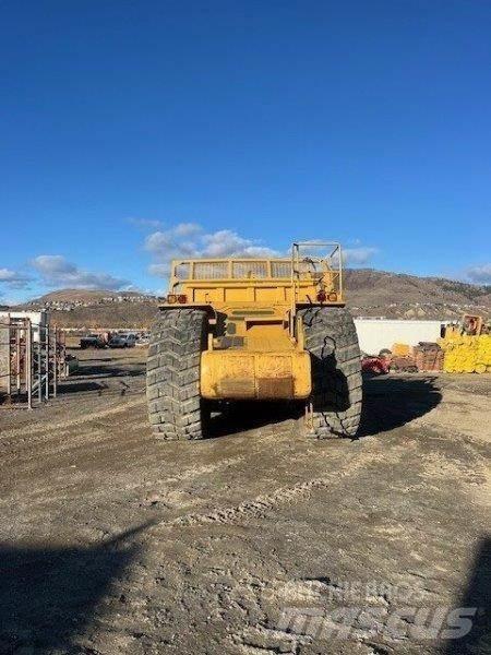 CAT 621G Skrobaki