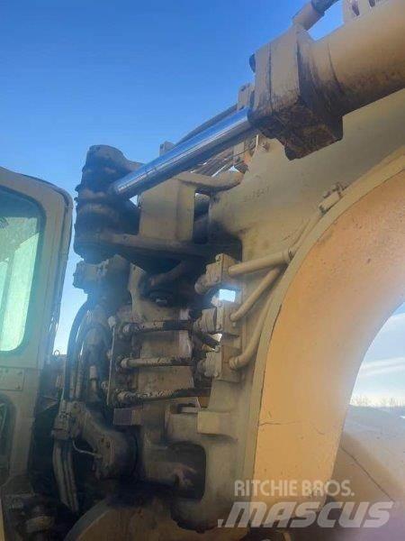 CAT 627B Skrobaki