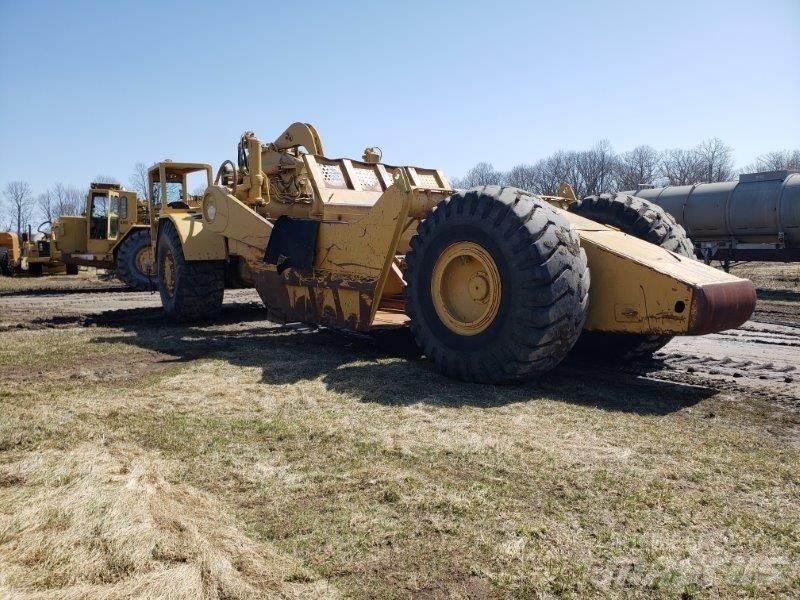 CAT 631D Skrobaki