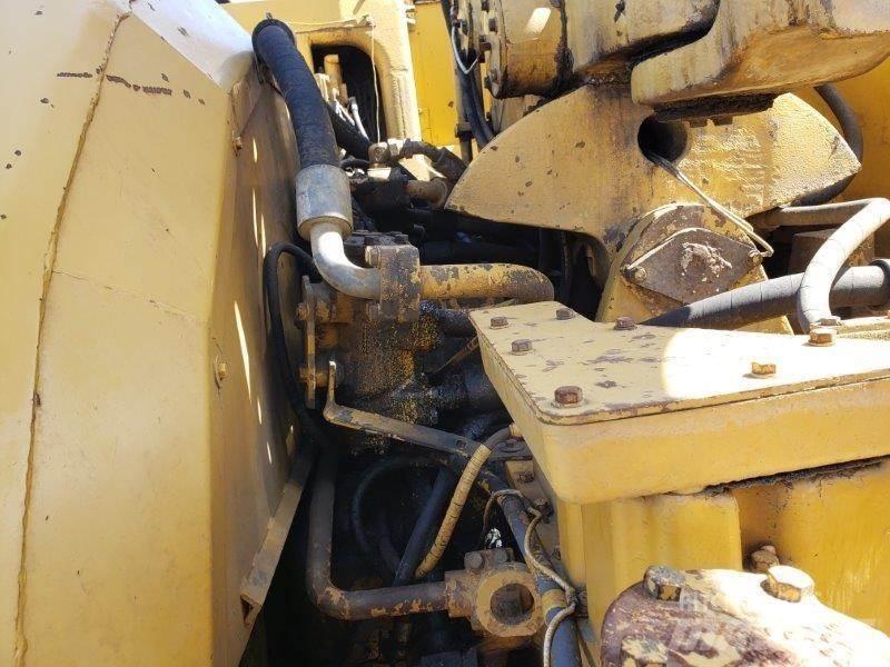 CAT 631D Skrobaki