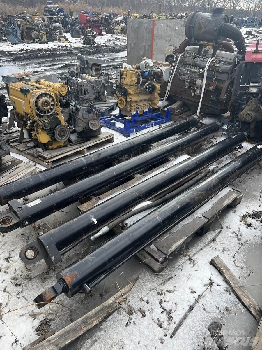 CAT 740B Części do dźwigów oraz wyposażenie