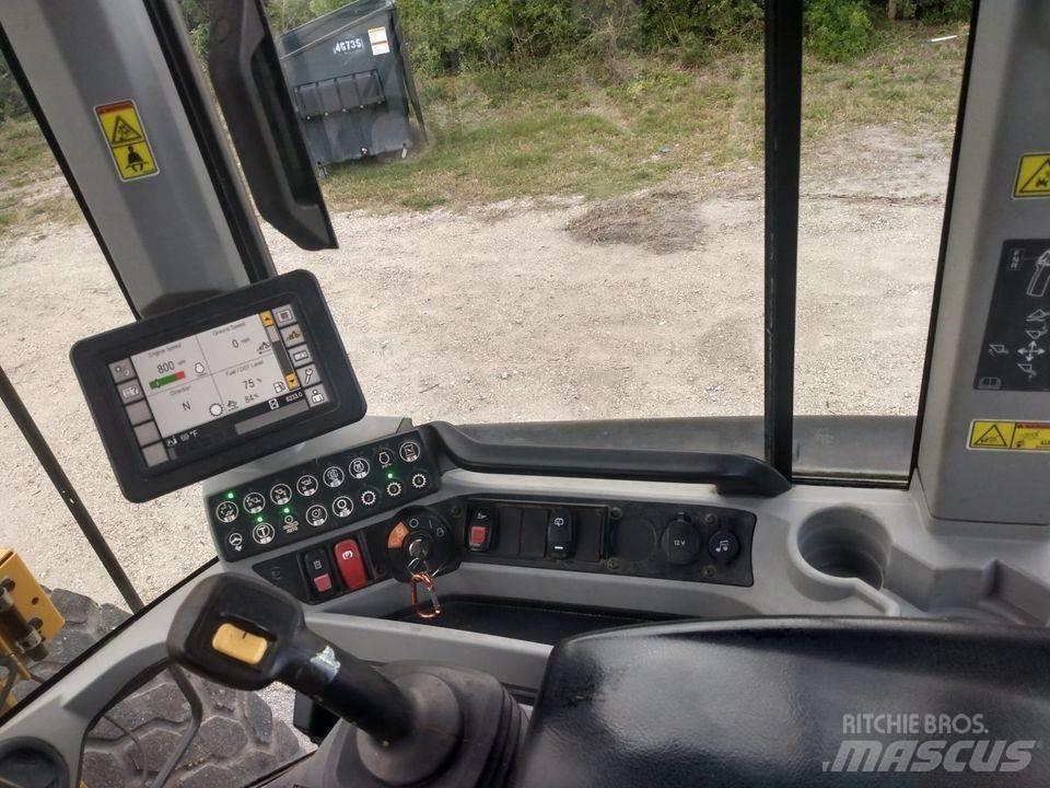 CAT 930M Ładowarki kołowe