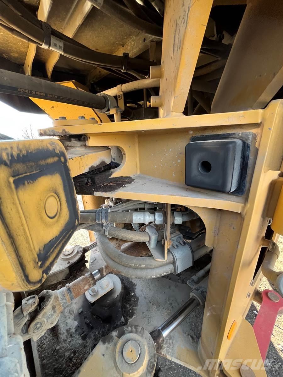 CAT 930M Ładowarki kołowe