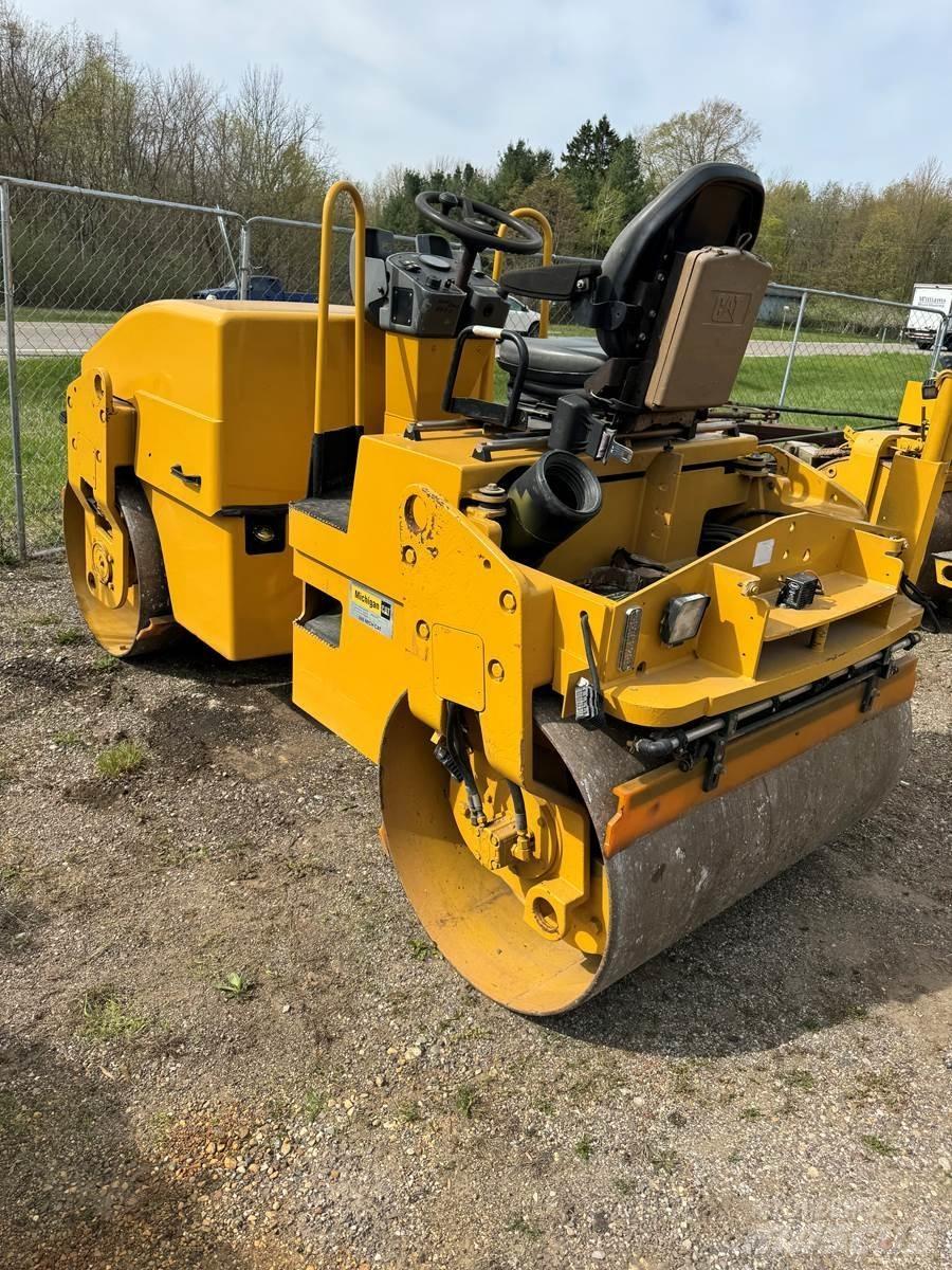 CAT CB34 Rozściełacze do asfaltu
