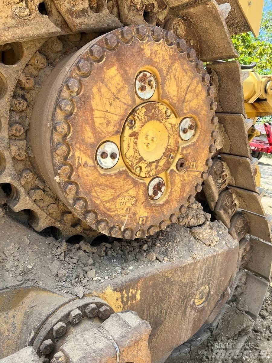 CAT D10T Spycharki gąsienicowe
