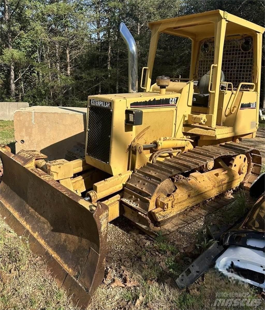 CAT D3B Spycharki gąsienicowe