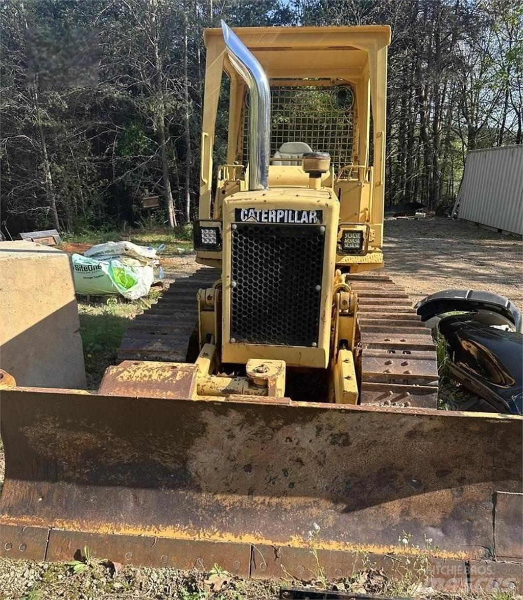 CAT D3B Spycharki gąsienicowe