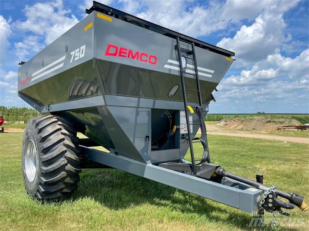 Demco 750 Przyczepy zbożowe