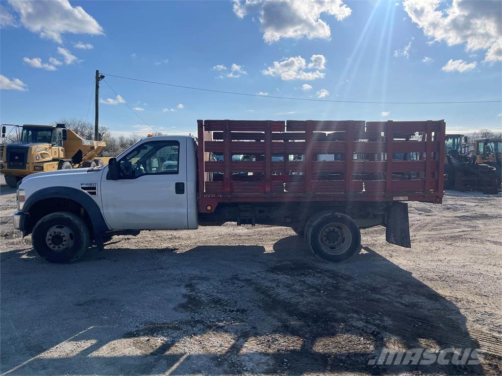 Ford F-450 Pojazdy do transportu zwierząt