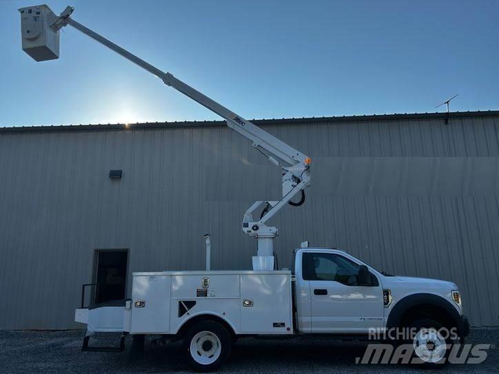Ford F-550 Podnośniki koszowe