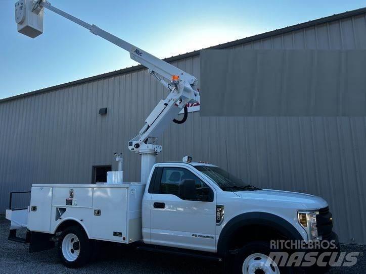 Ford F-550 Podnośniki koszowe