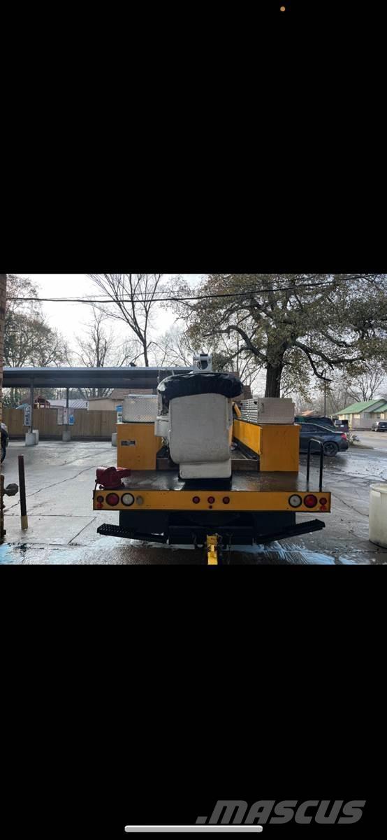 Ford F-550 Podnośniki koszowe