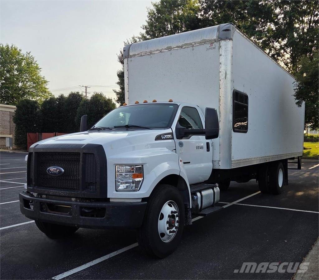 Ford F-650 Samochody ciężarowe ze skrzynią zamkniętą
