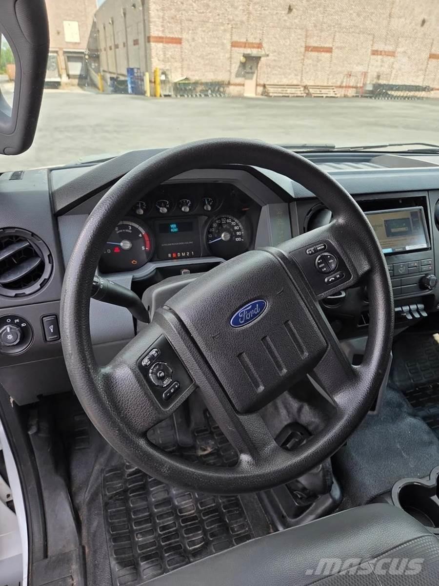 Ford F-650 Samochody ciężarowe ze skrzynią zamkniętą