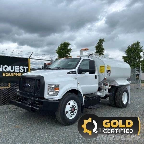Ford F-750 Cysterna