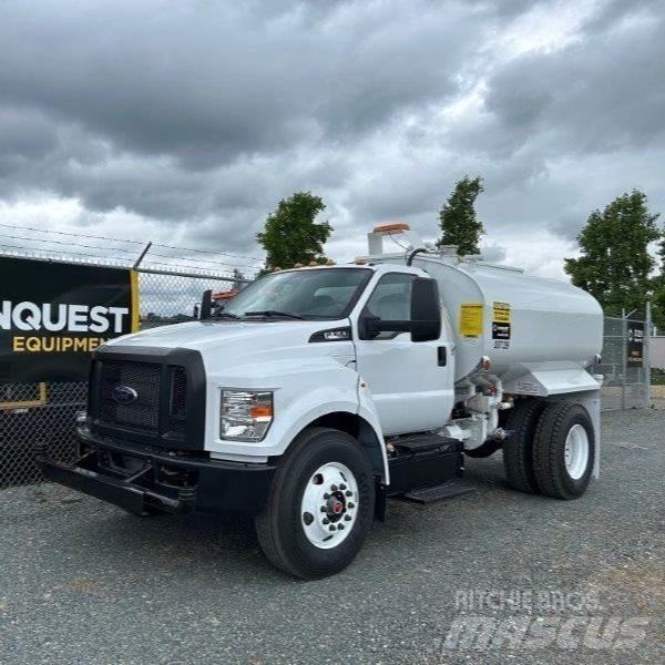 Ford F-750 Cysterna