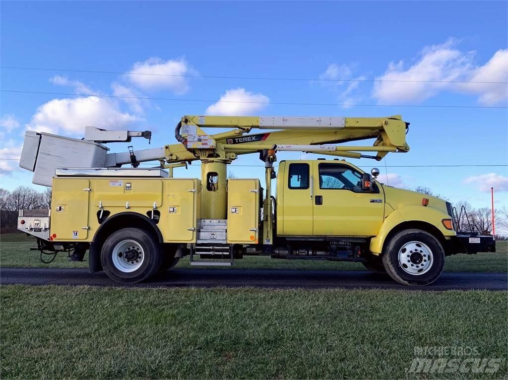 Ford F-750 Podnośniki koszowe