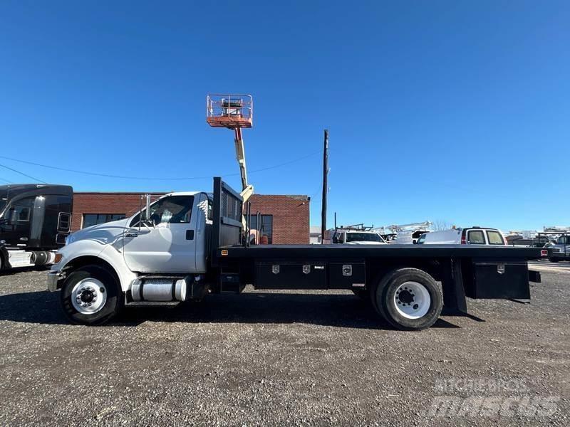 Ford F-750 Ciężarówki typu Platforma / Skrzynia