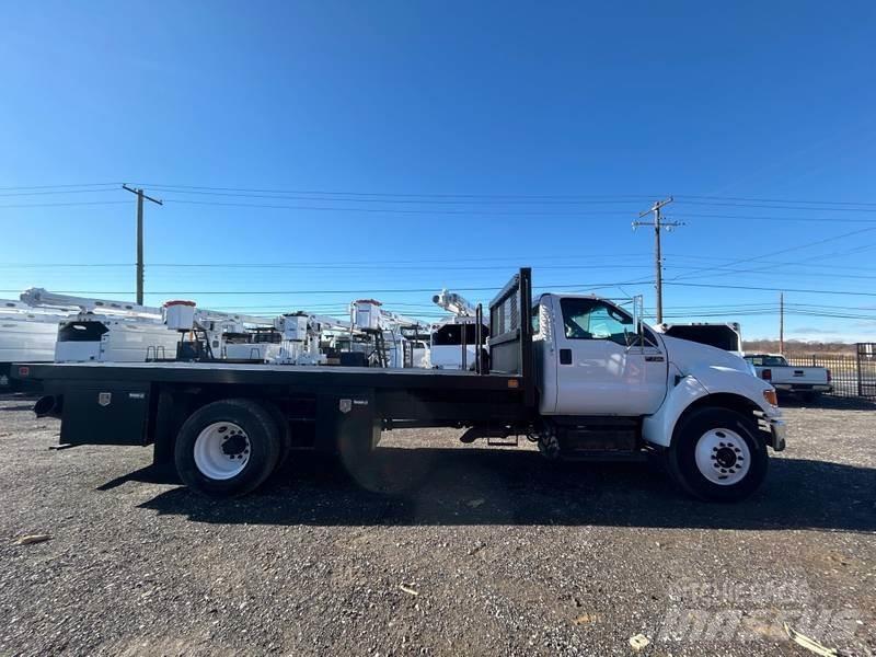 Ford F-750 Ciężarówki typu Platforma / Skrzynia