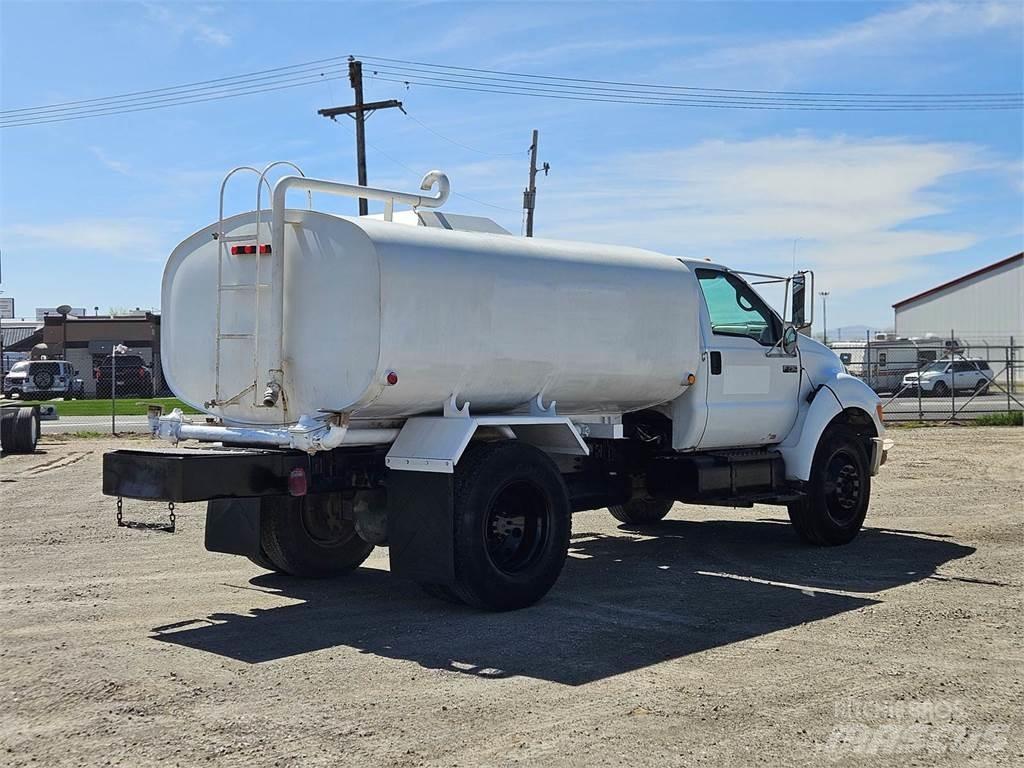 Ford F-750 Cysterna