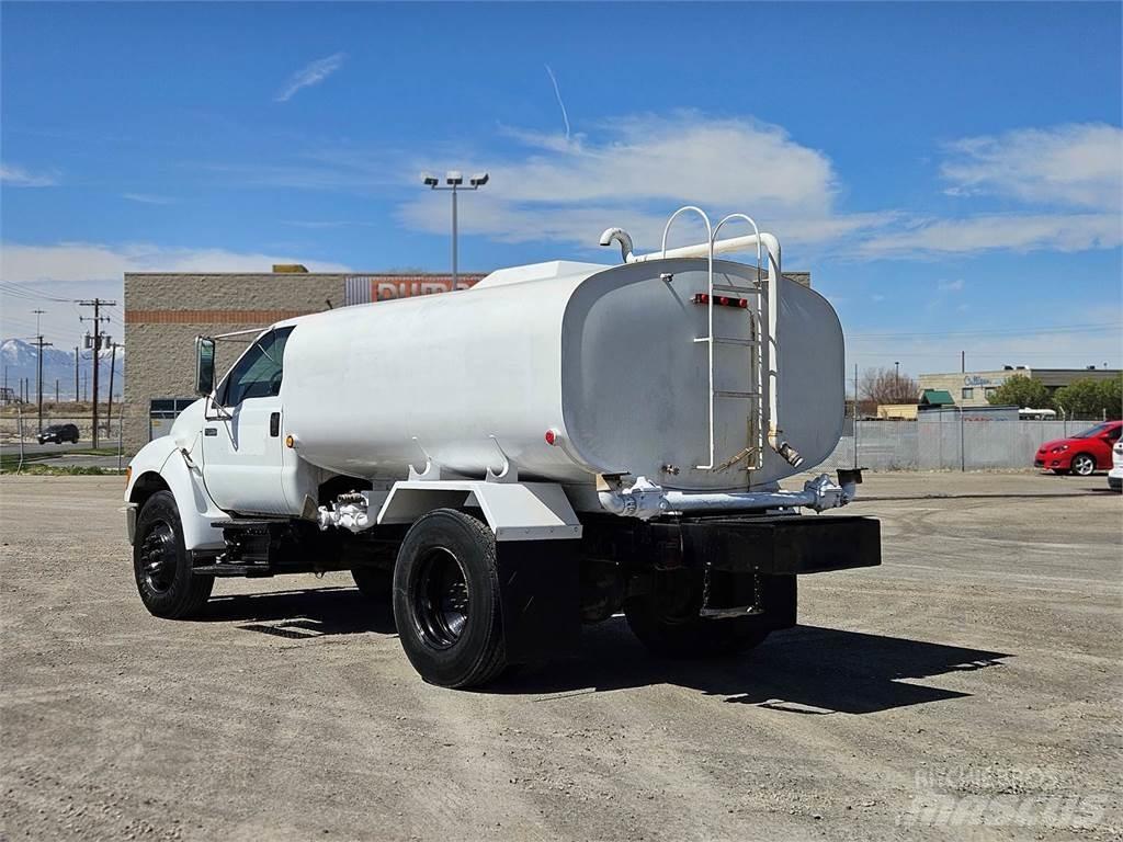 Ford F-750 Cysterna