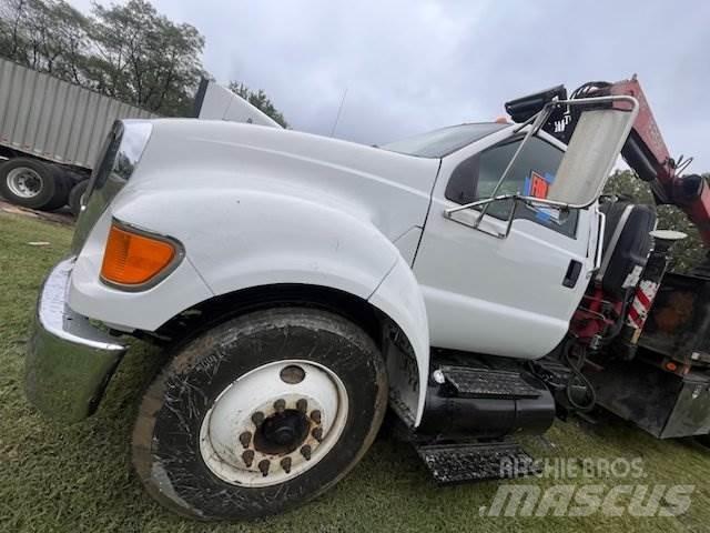 Ford F-750 Inne