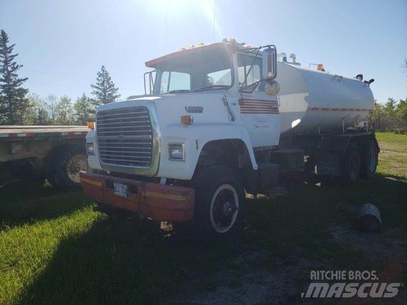 Ford L8000 Cysterna