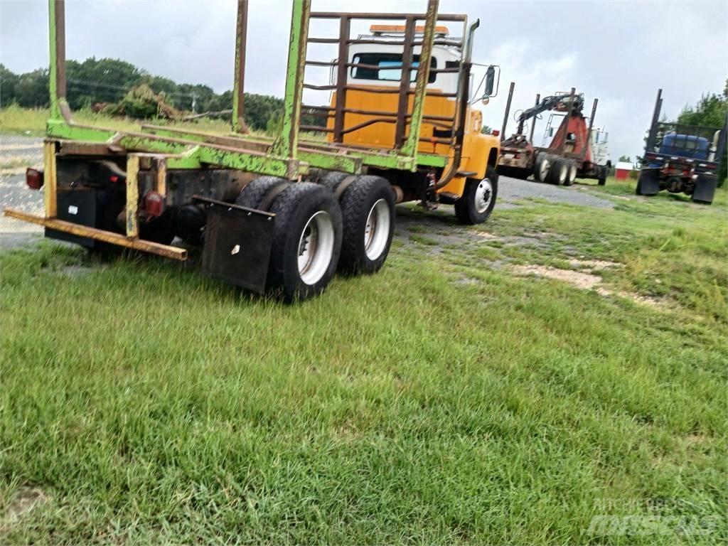 Ford L8000 Samochody do przewozu drewna