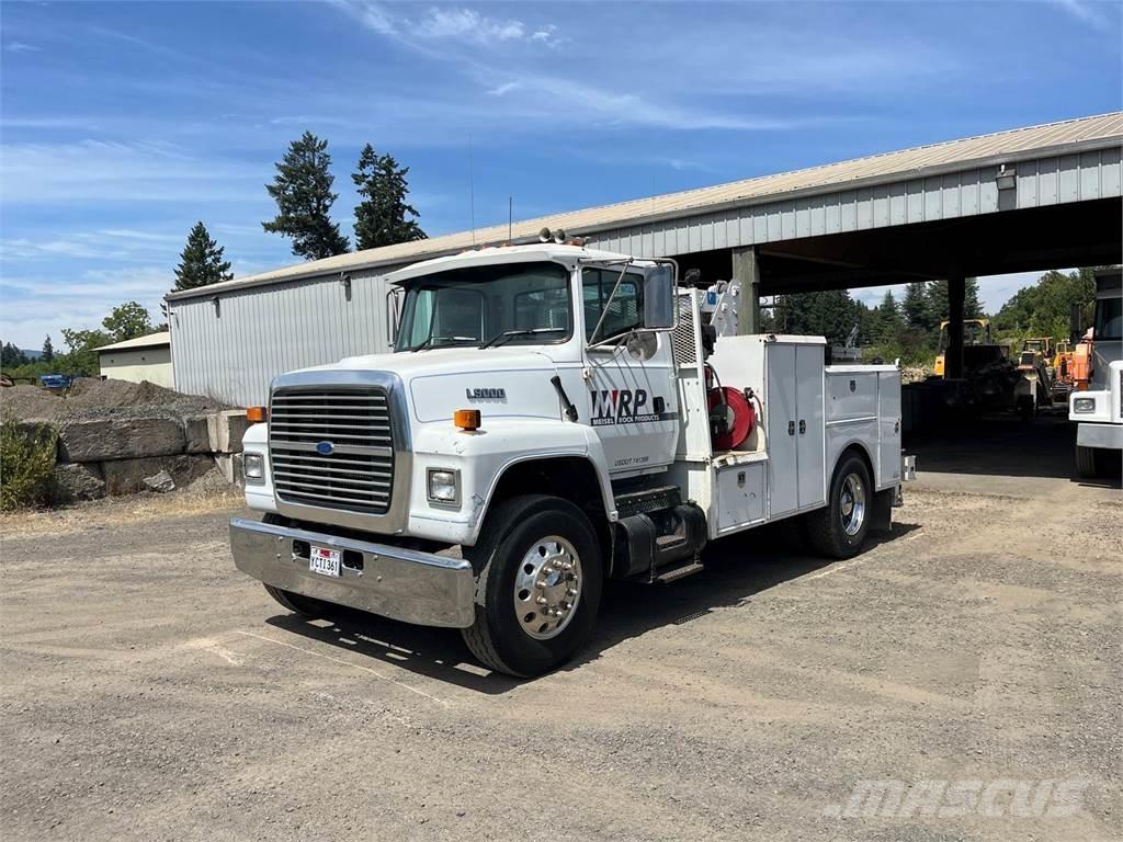 Ford L8000 Pojazdy komunalne