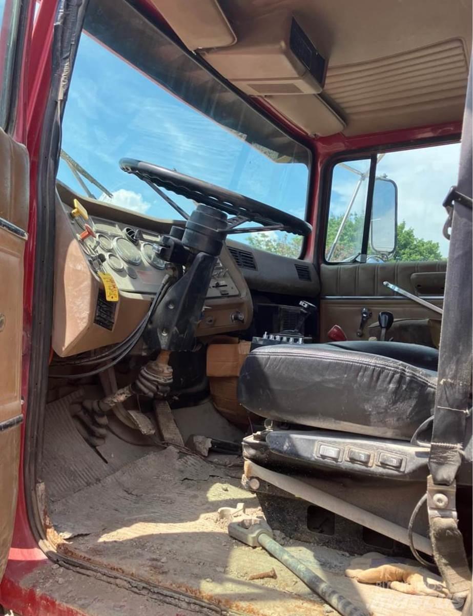 Ford L9000 Cysterna
