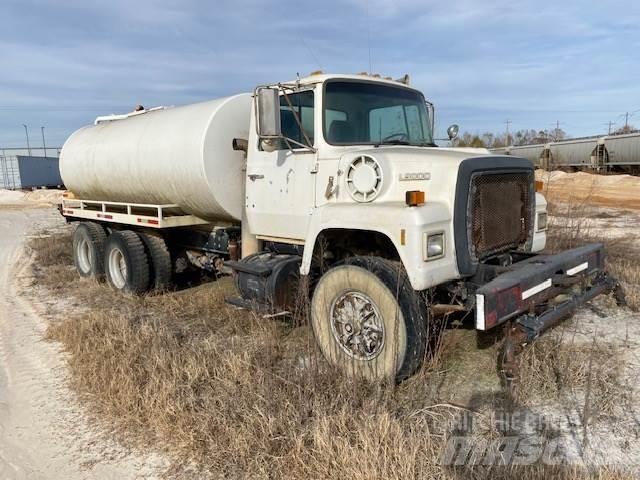 Ford L9000 Cysterna