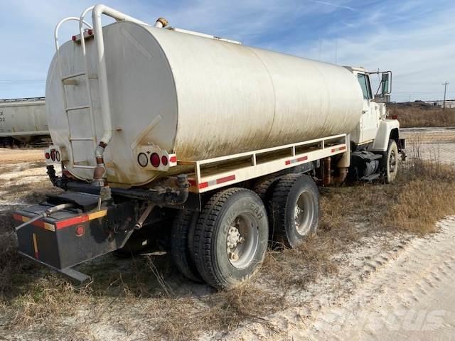 Ford L9000 Cysterna