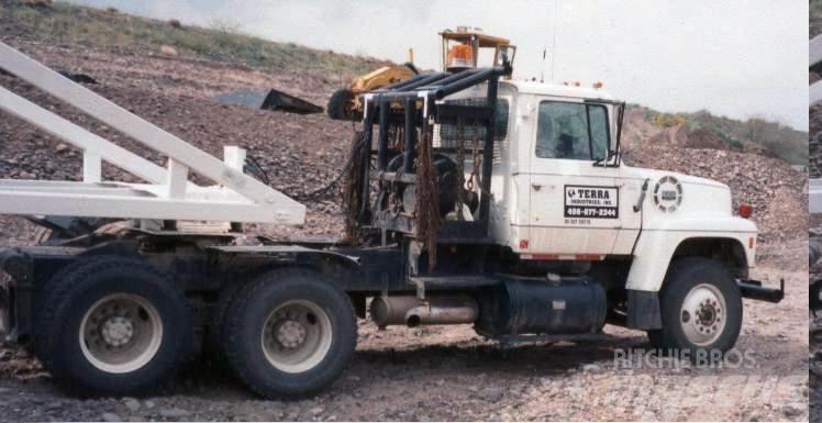 Ford LT9000 Lawety / pojazdy z wciągarką