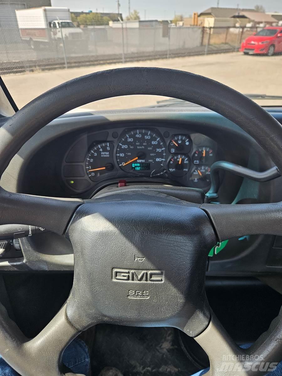 GMC C5500 Ciężarówki typu Platforma / Skrzynia