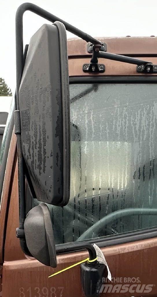 Hino 238 Kabiny i wnętrze