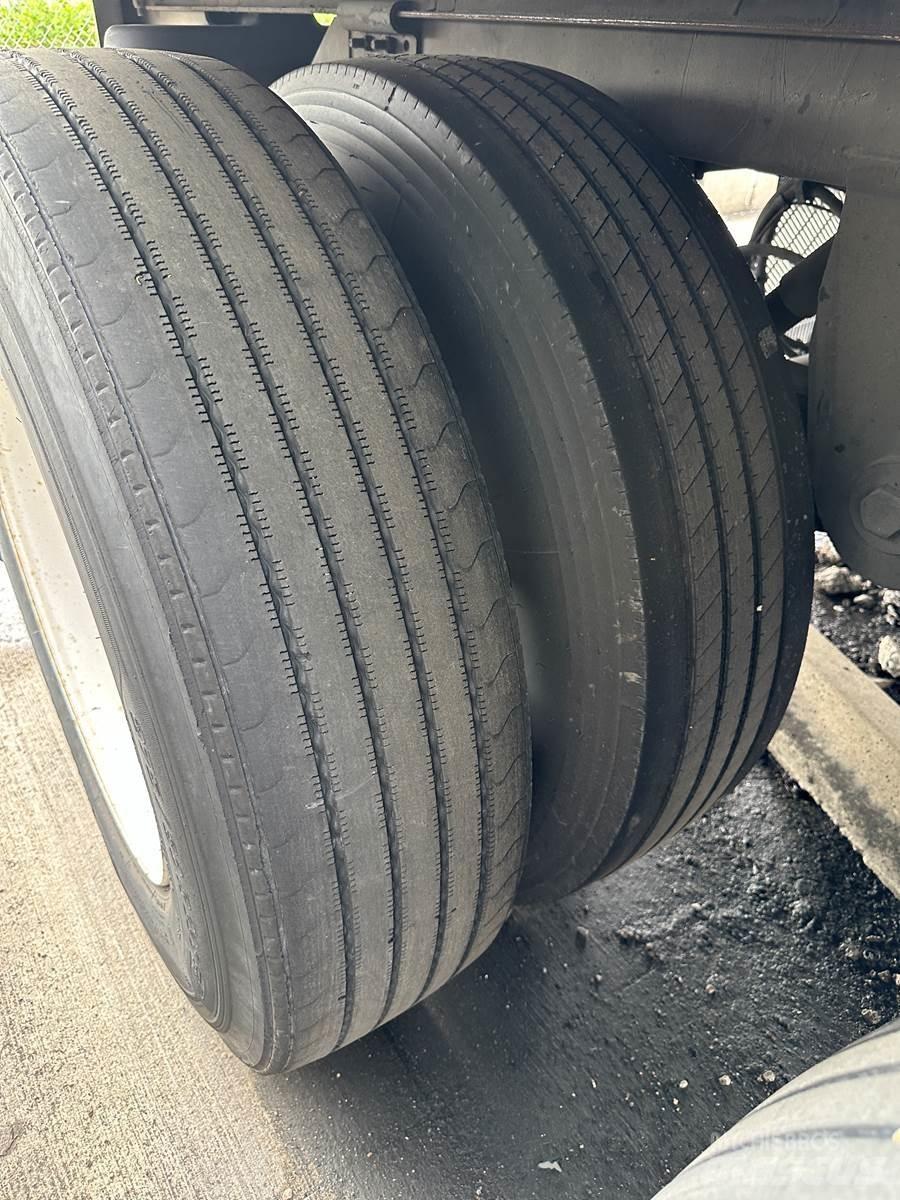 Hyundai  Przyczepy ze skrzynią zamkniętą