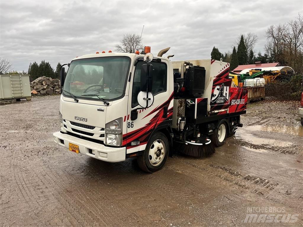 Isuzu NPR Zamiatarki - Zgarniarki - Odśnieżarki