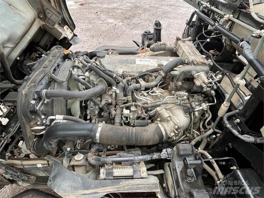Isuzu NPR Zamiatarki - Zgarniarki - Odśnieżarki
