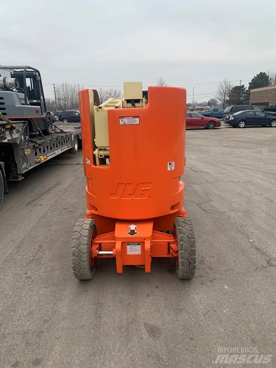 JLG E300AJ Podnośniki masztowe